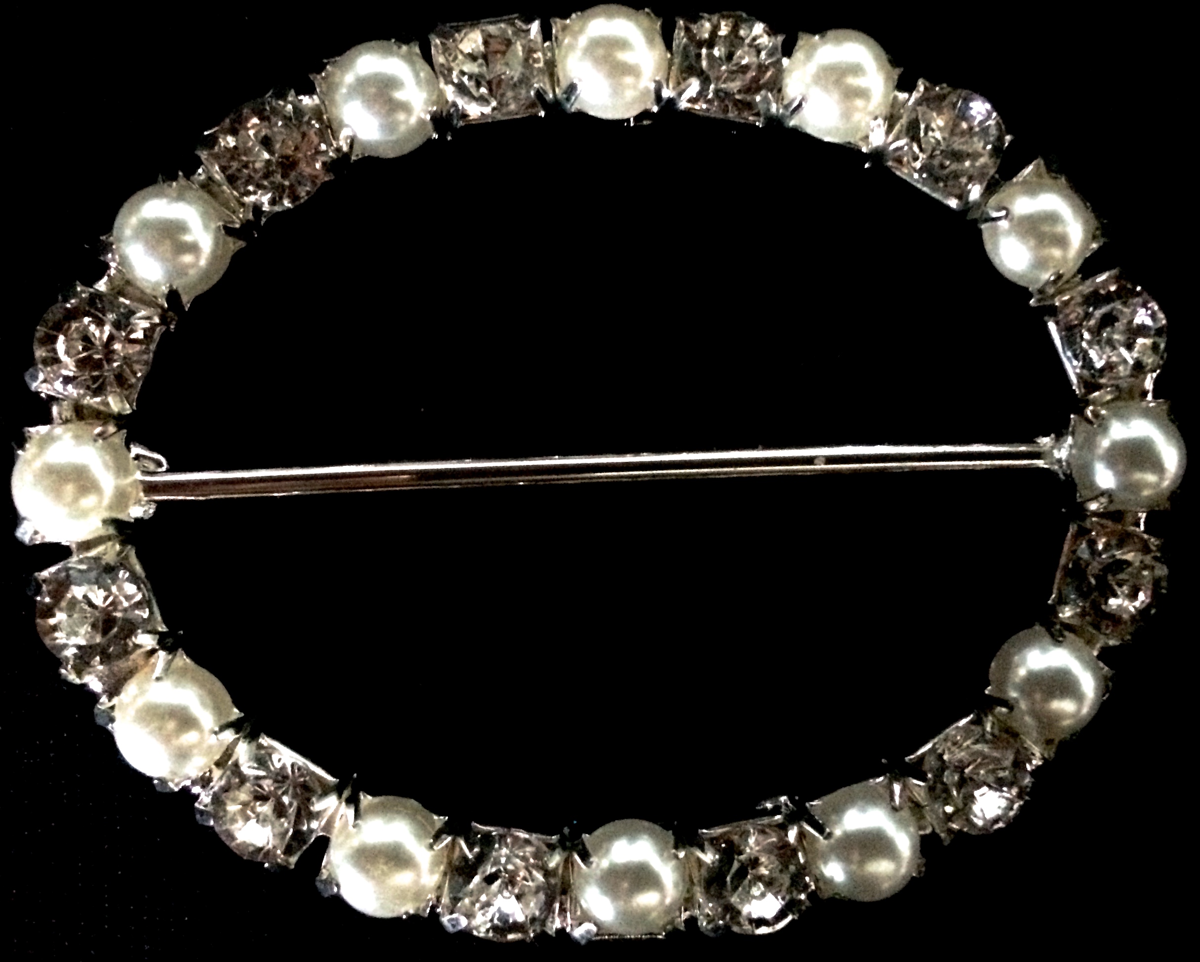 oval pearl & rhinestone  buckle